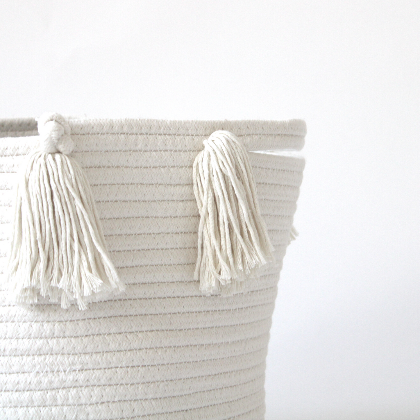 Natural Tassel Basket - Medium